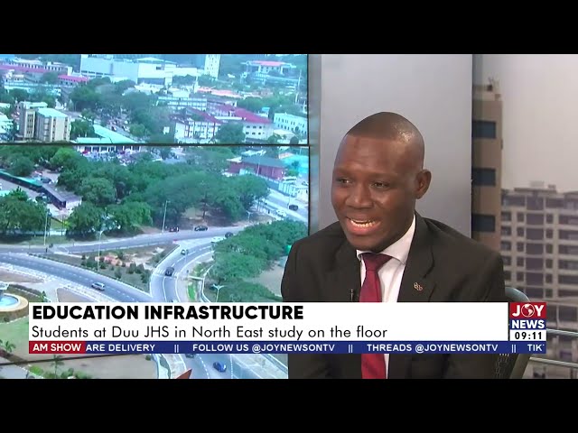 Education Infrastructure : Students at Duu JHS in North East study on the floor