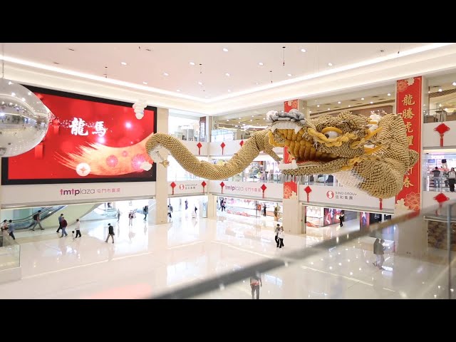 Hong Kong balloon artist and his world's biggest balloon loong