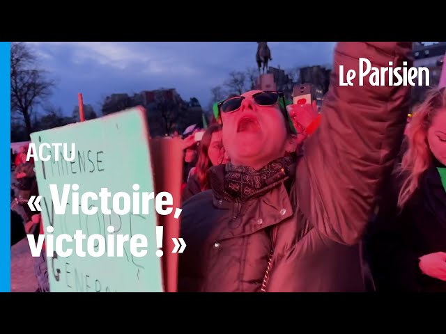 IVG dans la constitution : le Trocadero explose de joie au moment du vote