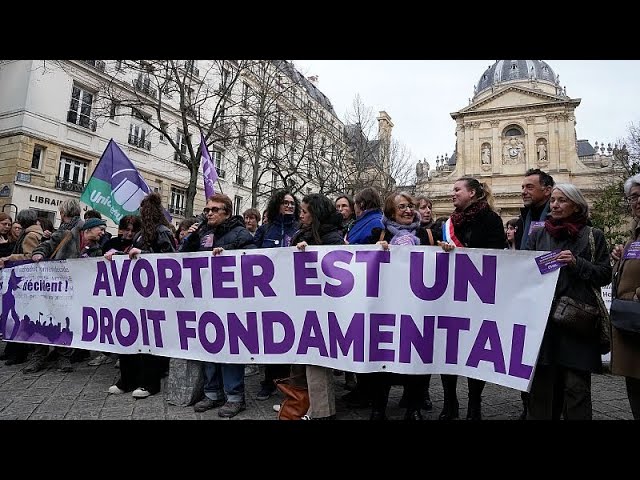 Francia blinda el derecho al aborto en la Constitución