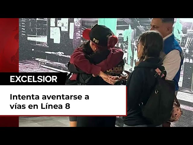 Discute con el novio e intenta aventarse a vías en Línea 8; policía lo impide