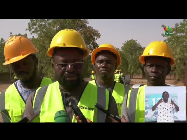 Des techniciens du ministère des infrastructures à l’école de la pose de buses métalliques.