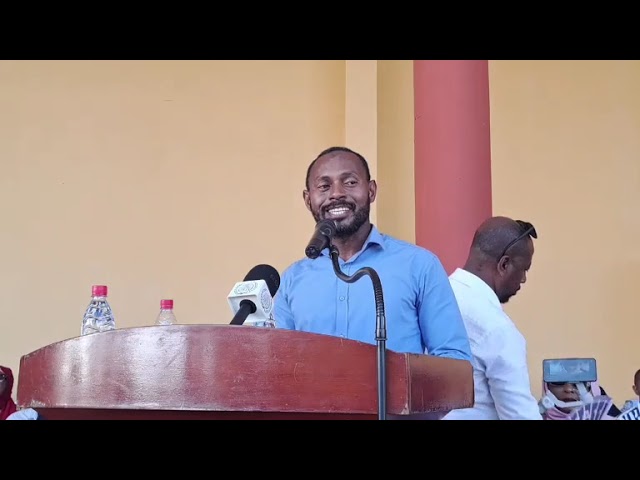 Le fils d'Azali Assoumani fait face à certaines jeunes du CRC