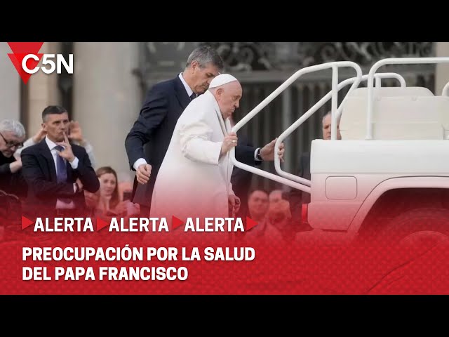 PREOCUPA la SALUD del PAPA FRANCISCO: NO PUDO SUBIR al PAPAMÓVIL ni con AYUDA