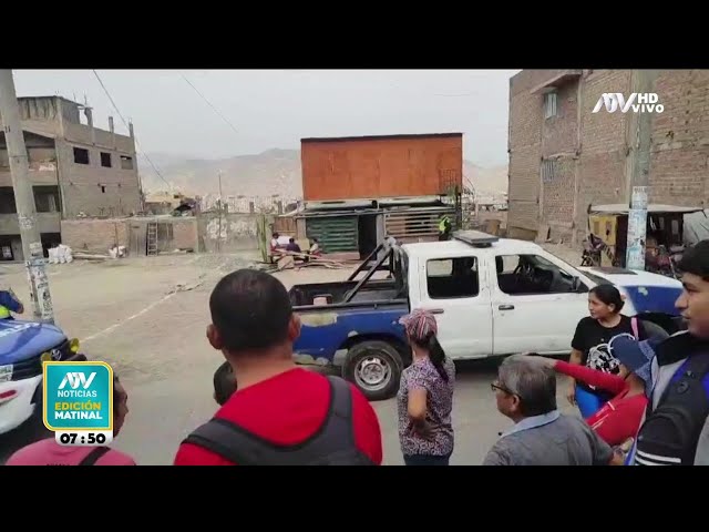 Familia toma terreno de losa deportiva y la vuelve su casa