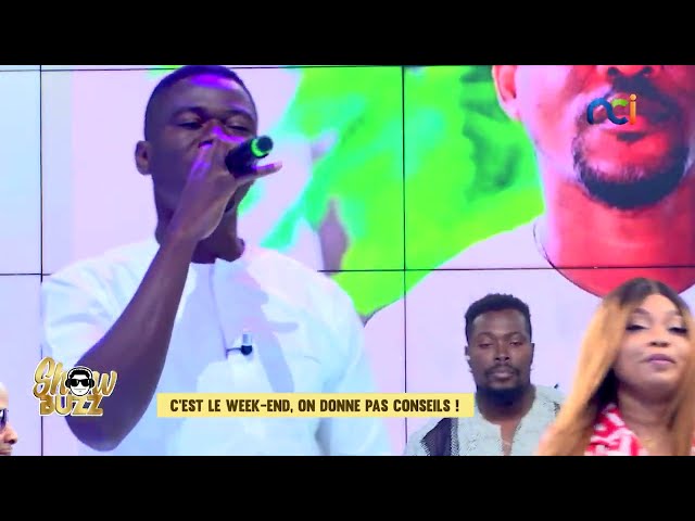 L'artiste Justice Li en improvisation dans Showbuzz