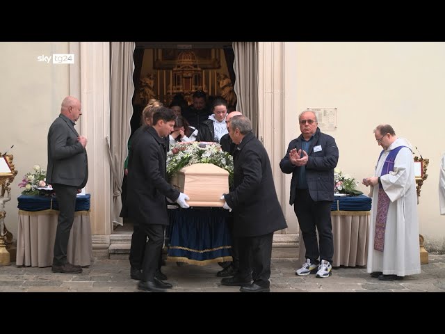 Funerali Sara Buratin, omelia: cresciamo arte relazioni