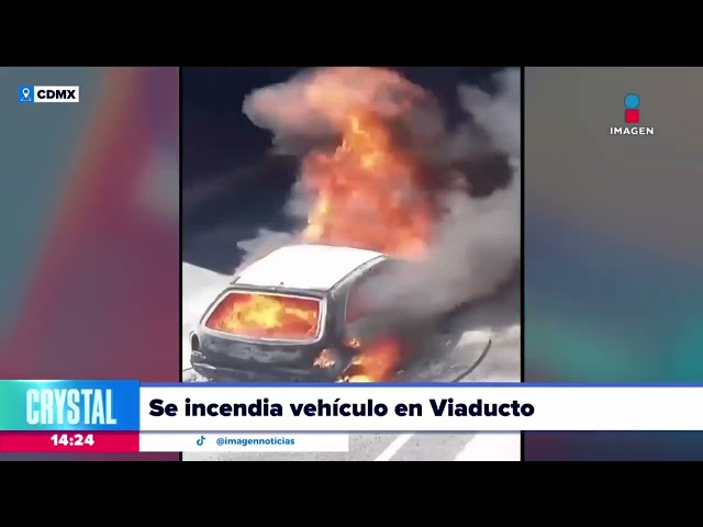 VIDEO: Automóvil se incendia en Viaducto Miguel Alemán