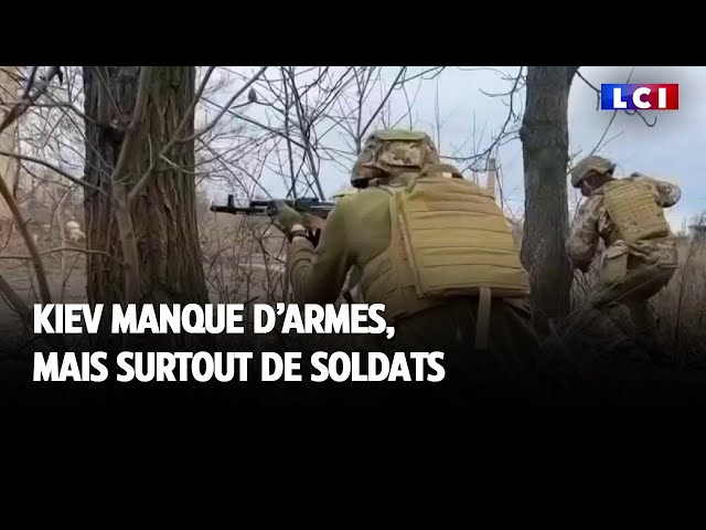 Kiev manque d'armes, mais surtout de soldats