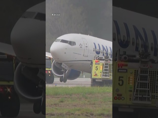 United Airlines plane rolls off runway in Houston after landing #shorts