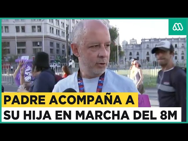 "Para que tenga los mismos derechos que yo": Padre acompaña a su hija en la marcha