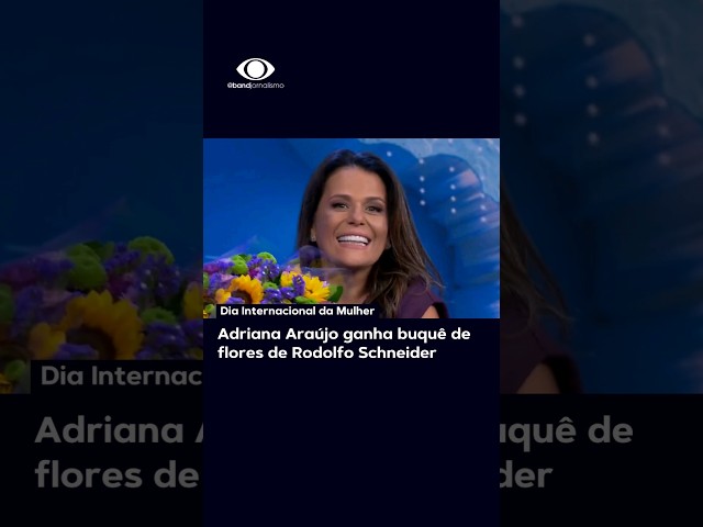 Adriana Araújo ganhou flores do Rodolfo Schneider pelo Dia Internacional das Mulheres.