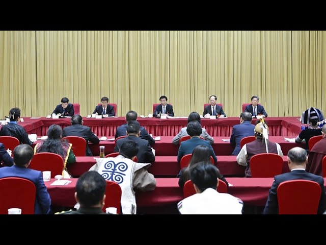 ⁣وانغ هو نينغ يشارك في اجتماع مجموعة مشتركة للمستشارين السياسيين من الأقليات القومية