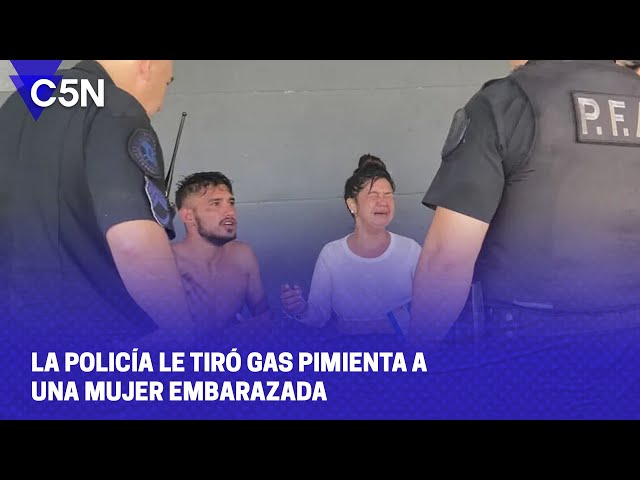 VIOLENTA DETENCIÓN: La POLICÍA le tiró GAS PIMIENTA a una MUJER EMBARAZADA