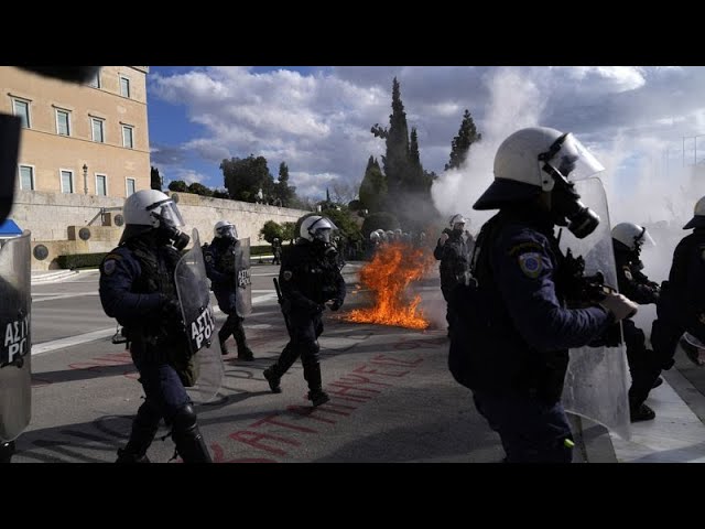 Grecia aprueba el fin del monopolio estatal de la enseñanza universitaria, pese a las protestas …