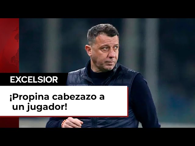 Entrenador enloquece en Serie A de Italia y… ¡Propina cabezazo a un jugador!