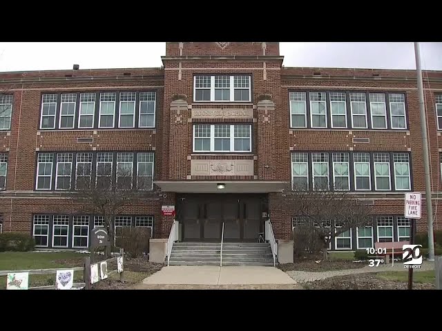 ⁣Keego Harbor community members continue to protest demolition of Roosevelt Elementary School