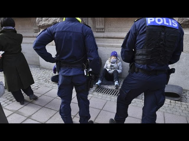 Suède : la militante écologiste Greta Thunberg a été évacuée par la police