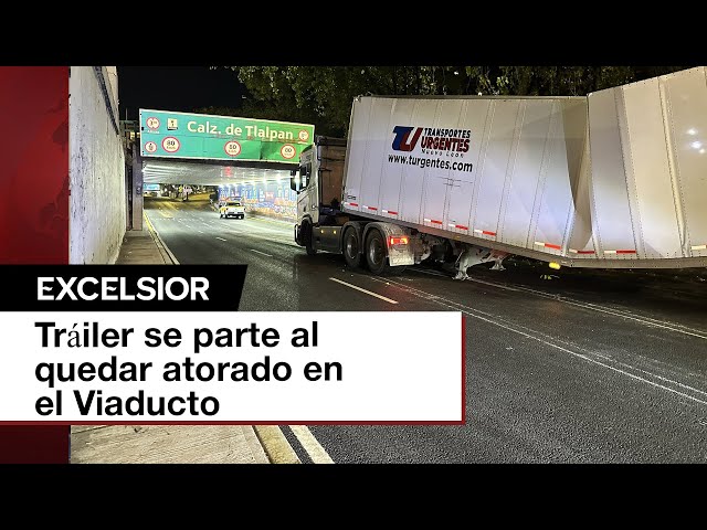 CDMX: Tráiler se atora en el paso a desnivel del Viaducto