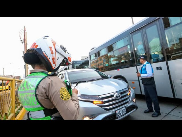 Vehículos de transporte público y de las autoridades invaden vías del Metropolitano