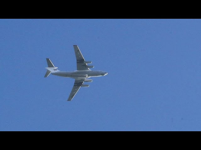 VÍDEO: Un avión militar ruso se estrella con 15 personas a bordo