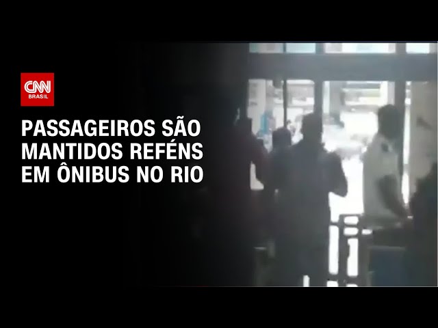 Passageiros são mantidos reféns em ônibus no Rio | CNN 360º