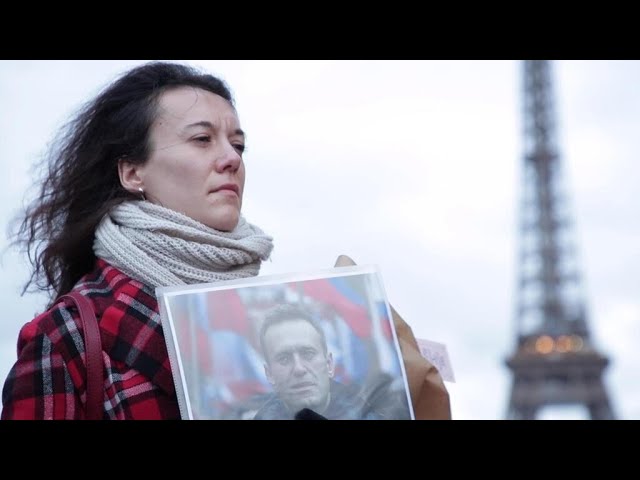 Scrutin présidentiel en Russie : l’impossible espoir des exilés russes en France • FRANCE 24