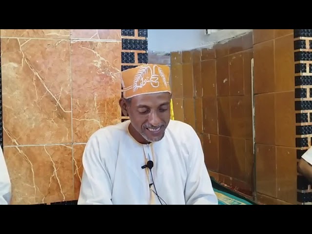 A la Mosquée de Vendredi de Moroni Badjanani  : Darassa ya Fundi Saïd Omar Cheikh Ahmed Dahalane.