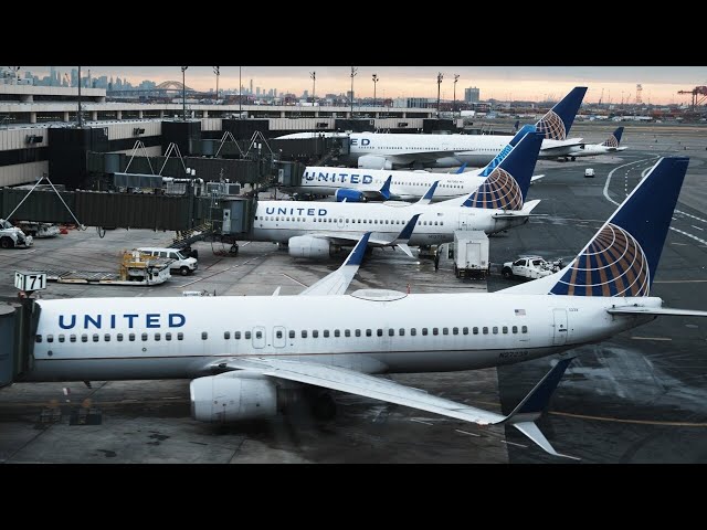 United Airlines Boeing 737 loses external panel mid-air