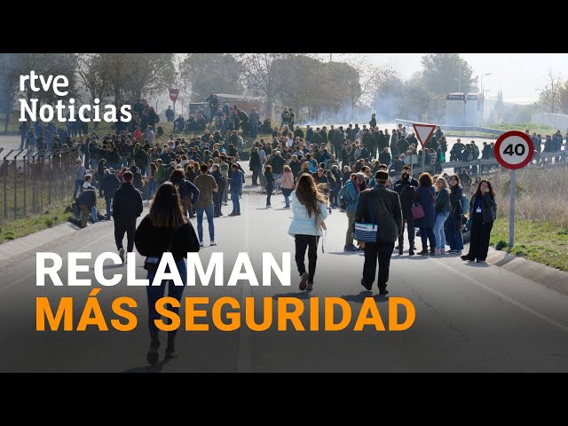 Los FUNCIONARIOS de PRISIONES PROTESTAN en el SEGUNDO DÍA de BLOQUEO de las CÁRCELES CATALANAS |RTVE