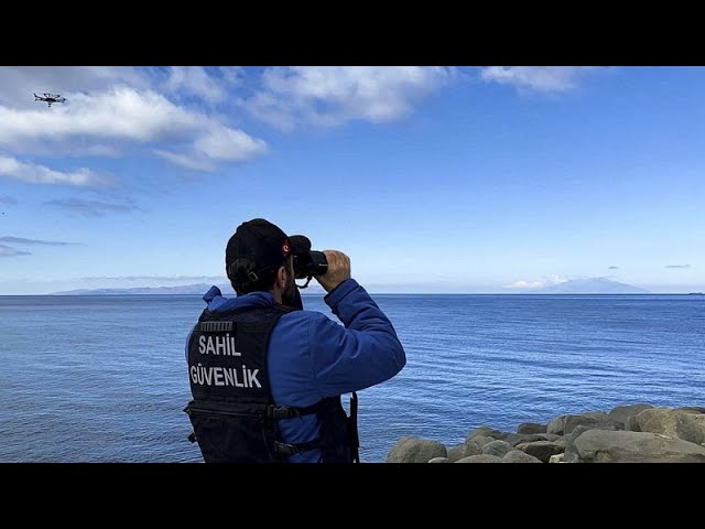 Al menos 22 migrantes fallecen frente a la costa turca al hundirse su embarcación