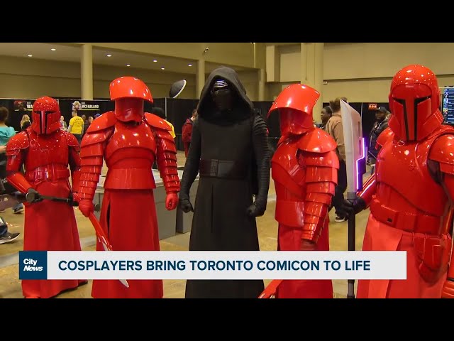⁣Cosplayers bring Toronto Comicon to life