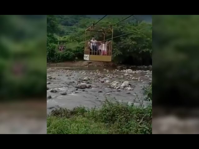 Piura: Escolares cruzan río en canasta para poder asistir a sus clases