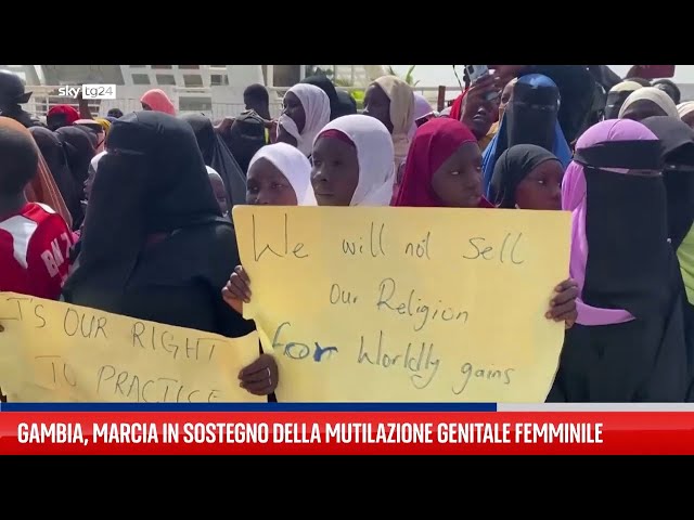 Gambia, sfilata a sostegno di mutilazione genitale femminile