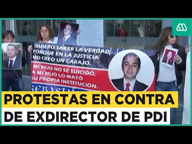 Protestan en contra de exdirector de la PDI durante su control de formalización