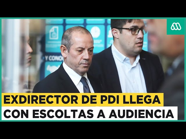 Exdirector de PDI llega con escoltas a audiencia de formalización