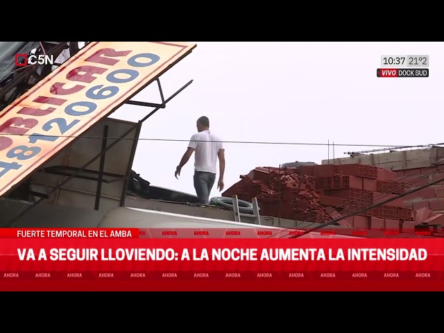 SE CAYÓ un CARTEL de PUBLICIDAD sobre un EDIFICIO en DOCK SUD