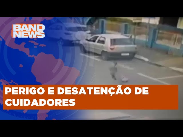 Crianças escapam de creche e correm pela rua | BandNews TV