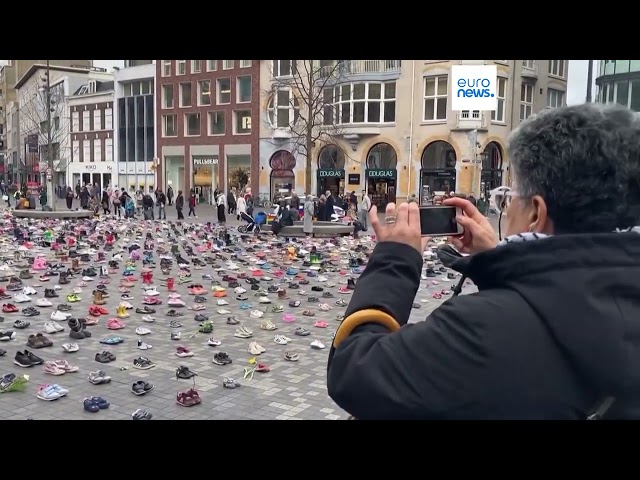 Países Bajos recuerda a los niños palestinos muertos en Gaza con miles de zapatos