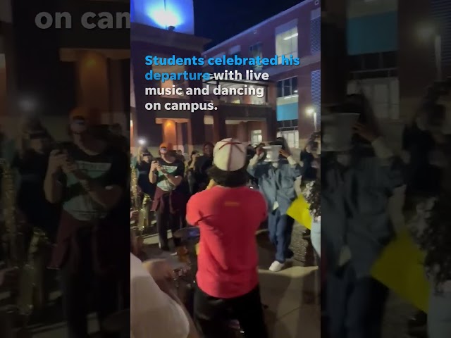 ⁣Protesters prompt Kyle Rittenhouse to leave university event early #Shorts