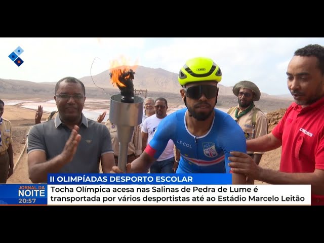 Tocha Olímpica acesa nas Salinas de Pedra de Lume é transportada por vários desportistas