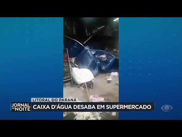 Caixa d'água desaba em supermercado