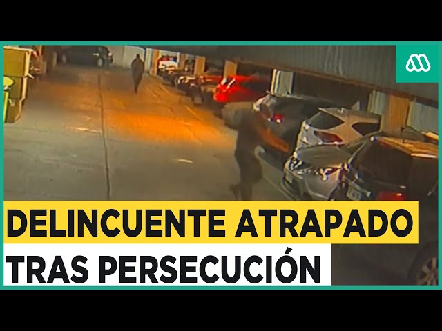 Delincuente acorralado en subterráneo: Gigantesca persecución por auto robado