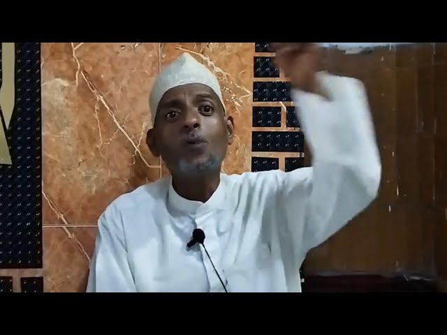 Le Darsa de ce samedi à la mosquée de Moroni Badjanani avec fundi Said Omar 12eme jours