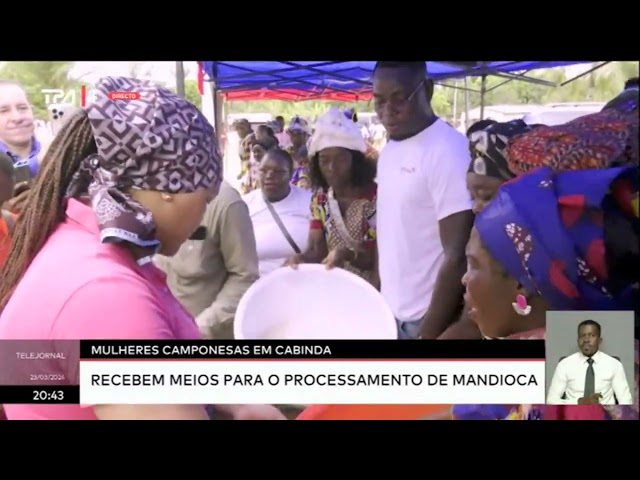 Mulheres camponesas em Cabinda - Recebem meios para processamento de mandioca