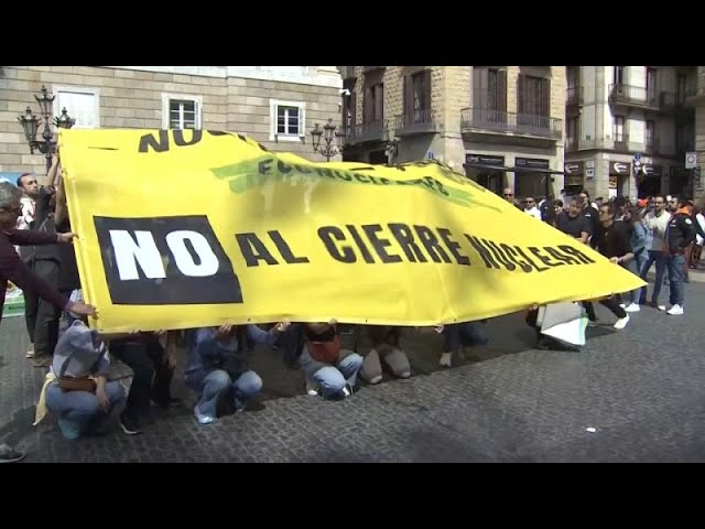 Decenas de personas piden en Barcelona impulsar la transición verde con energía nuclear