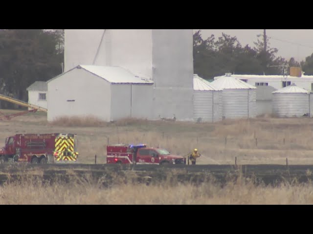 Homeowners help crews extinguish large grass fire in Arapahoe County