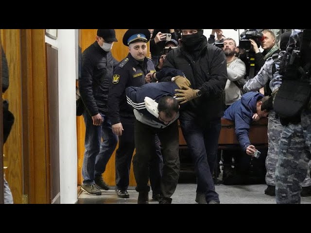 ⁣Nach Anschlag bei Moskau: Vier Haftbefehle erlassen – Berichte von Folter