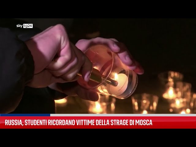 Russia, studenti ricordano vittime della strage di Mosca