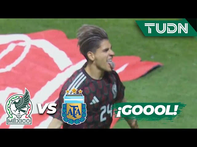 ¡Gol de México! Santi marca el penalti | México 1-0 Argentina | Amistoso Sub 23 | TUDN